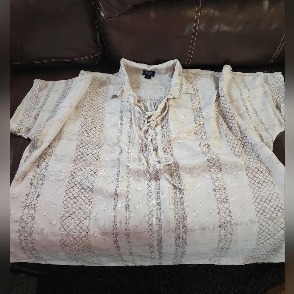 Buckle White and Gray Patterned Lace-Up Shirt